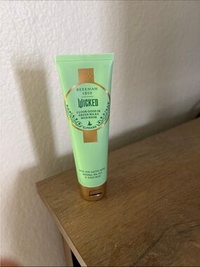 BEEKMAN 1802 WICKED ELPHABA MUD MASK
